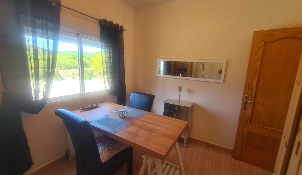 12-9d2414e6554ff283a7dbb3894364f2bd